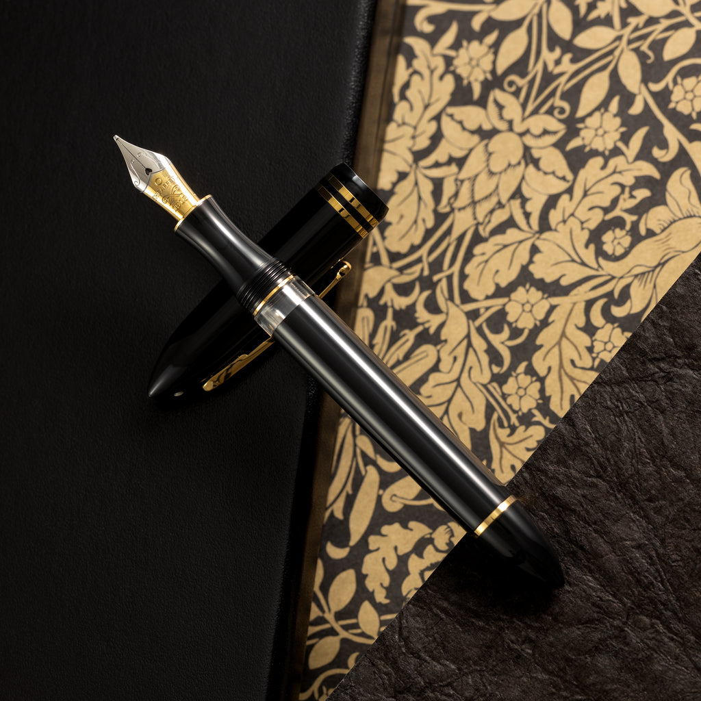 Sheaffer Balance III E893 Fountain Pen - Glossy Black - Gold Trim