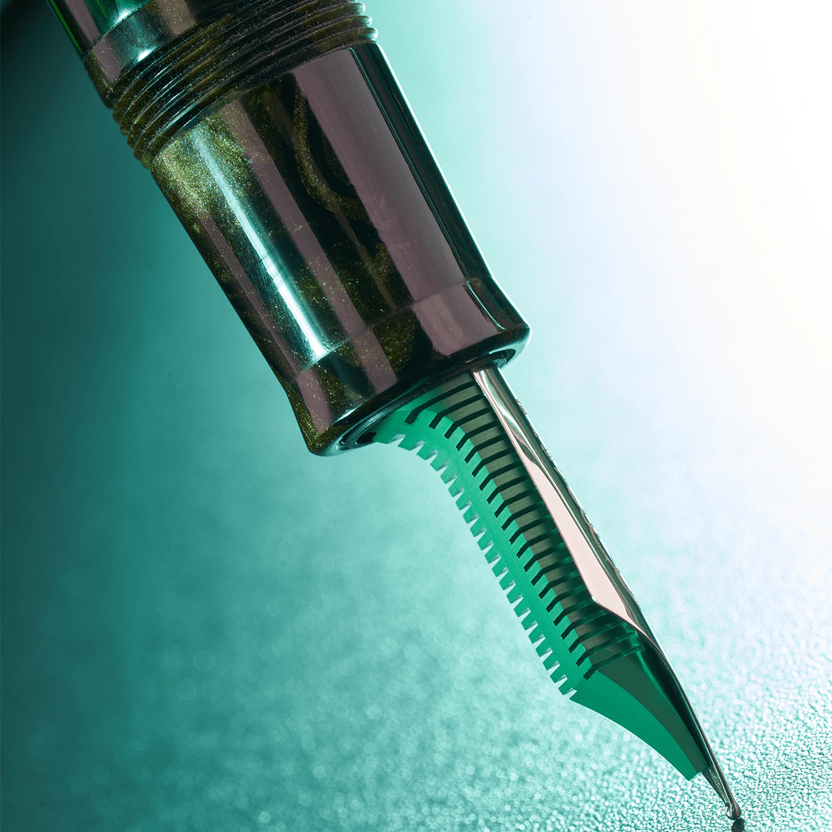 Delta Limited Edition Fountain Pen - Royal Green (Mid - Size - Plus) ( Limited ) - Pen Boutique Ltd