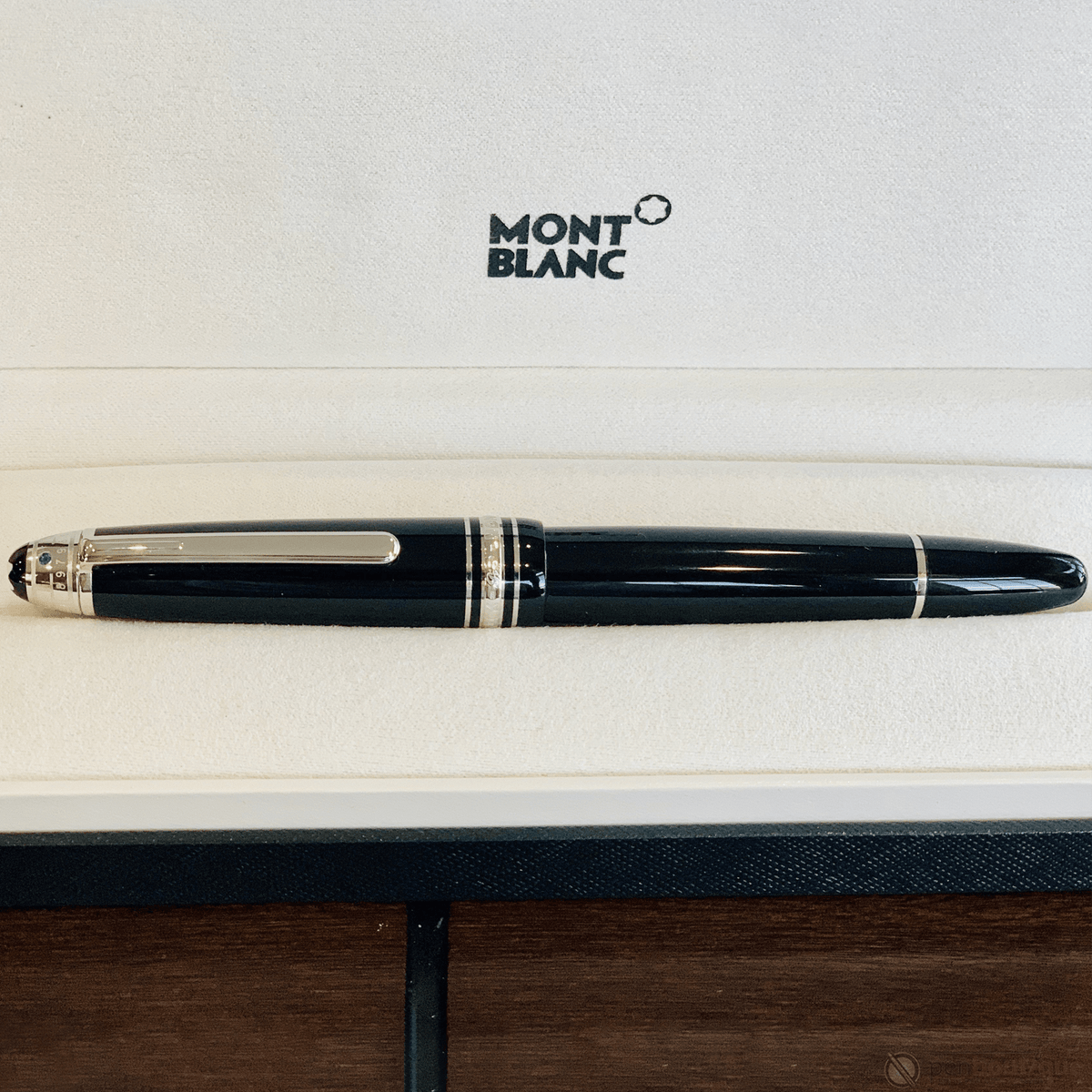Montblanc Meisterstück Fountain Pen - UNICEF - Platinum Trim - Legrand - Pen Boutique Ltd