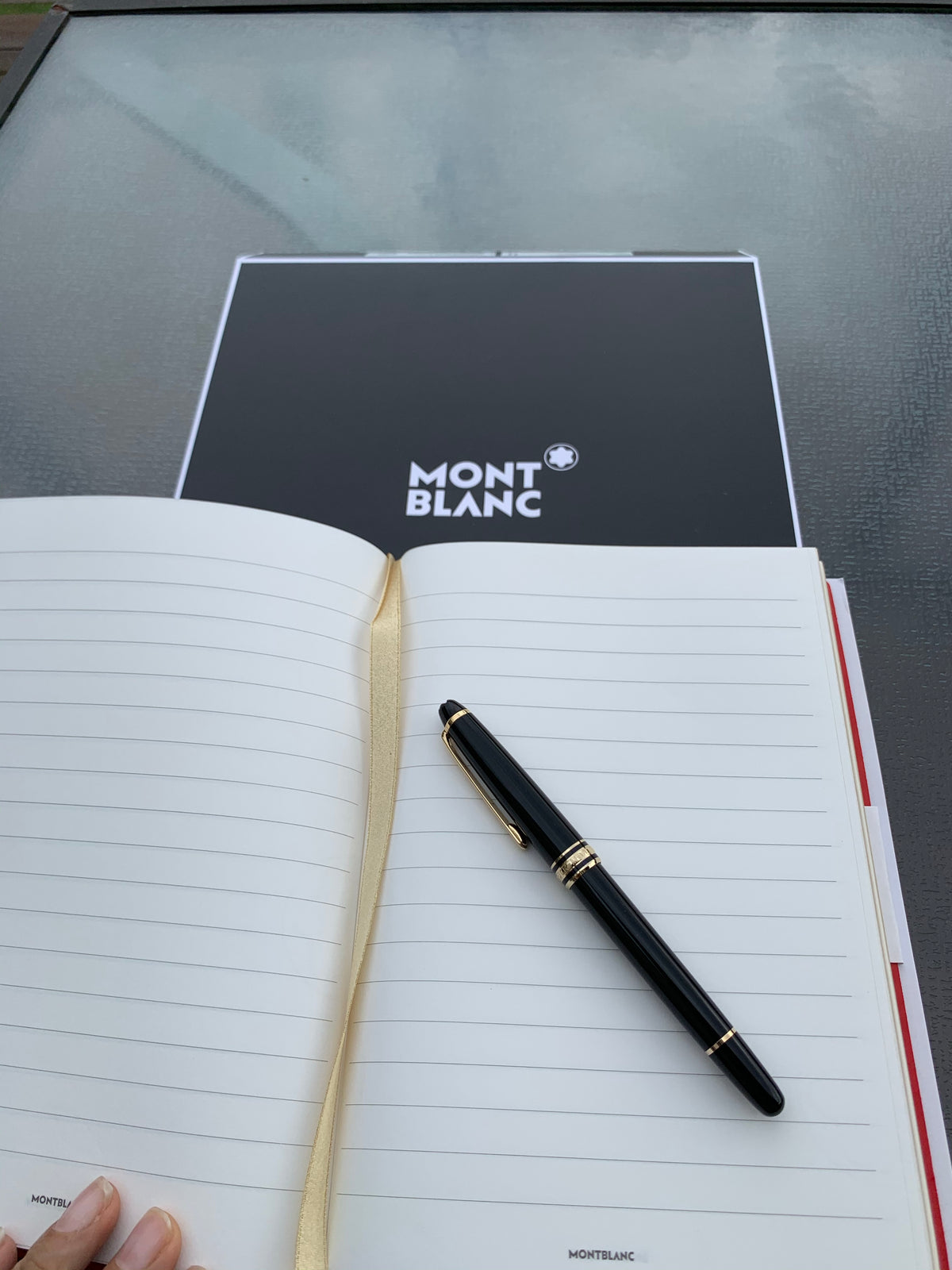 Montblanc Meisterstuck Gift Set (Rollerball 164 gold trim & 146 Notebook) - Pen Boutique Ltd